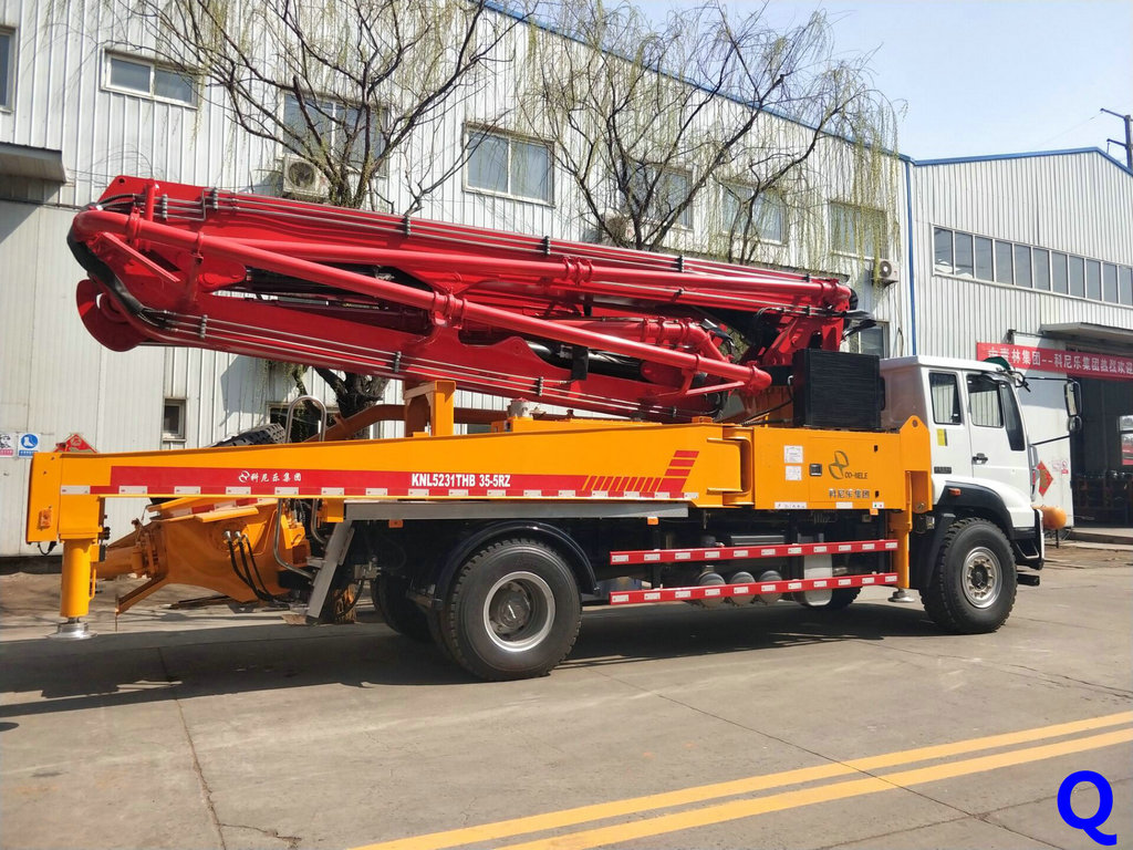 科尼樂(lè)小型混凝土泵車，天泵，小型泵車