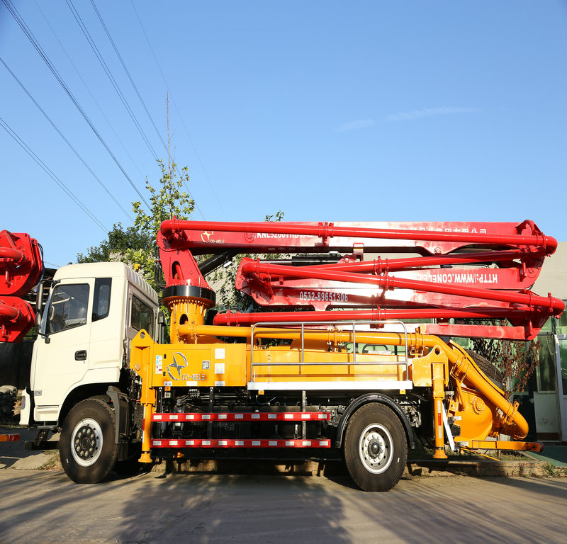 小型混凝土泵車，混凝土泵車，天泵，小型泵車